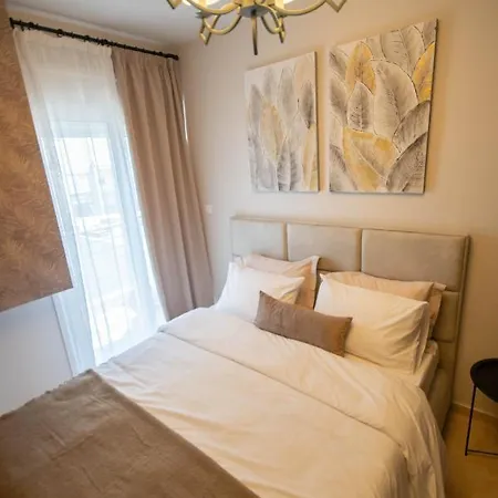 Apartment Kate's Luxury With Private Parking