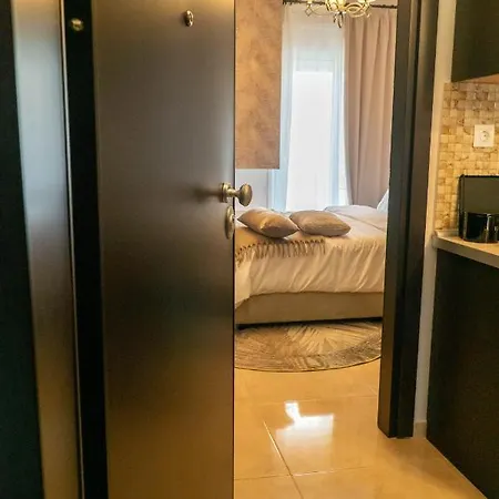 Kate's Luxury With Private Parking Apartmán